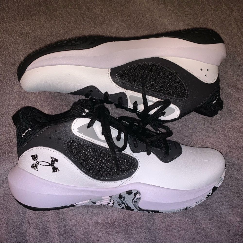 Under Armour Black and White Sneakers mens 8 women’s 9.5